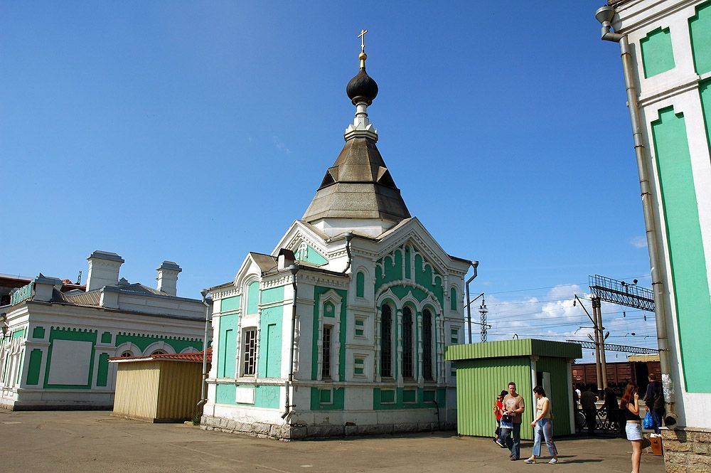 Станция часовня. Часовня Николая Чудотворца Череповец. Церковь вокзал Череповец. Часовня на вокзале Череповец. Никольская часовня в городе Череповец.